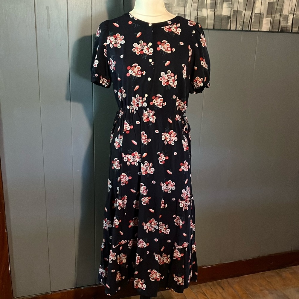 Loft size 8 navy floral dress with ties on waist
